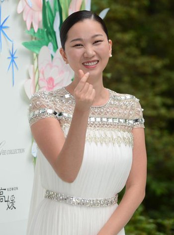 Người mẫu Jang Yoon Ju trước khi lễ cưới được bắt đầu