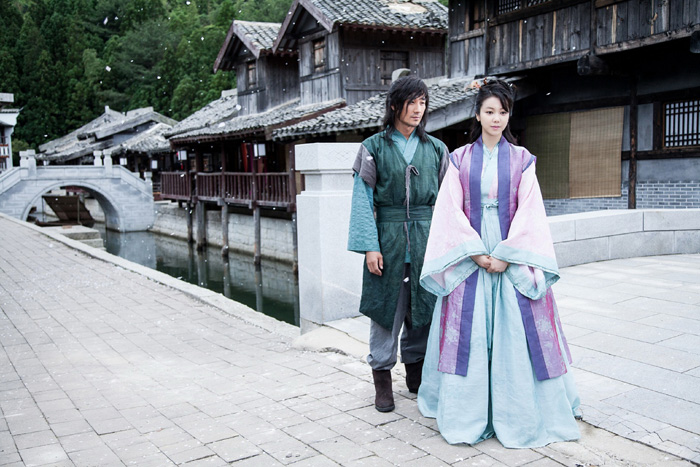 Yeon Choong (Uhm Tae Woong đóng) và công chúa So Hee (Kim Ok Bin đóng)